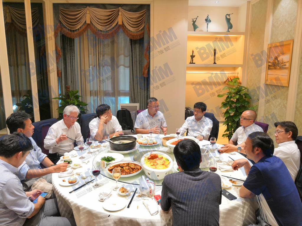 訪問結束后，法鋼集團負責人邀請JFE鋼鐵高層共進晚餐